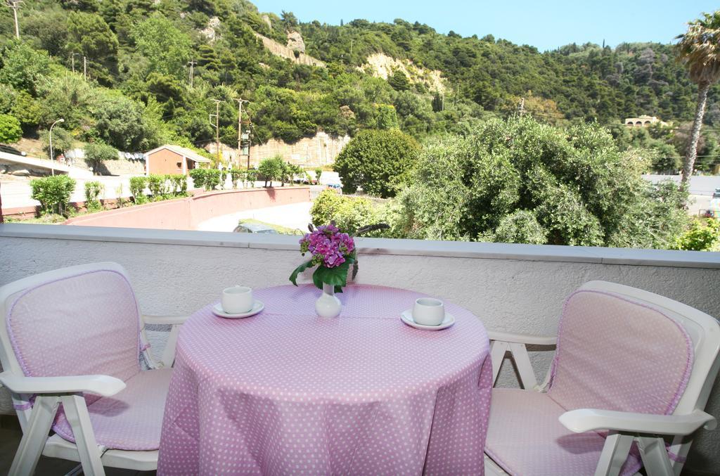 Glyfada Gorgona Apartments Екстер'єр фото