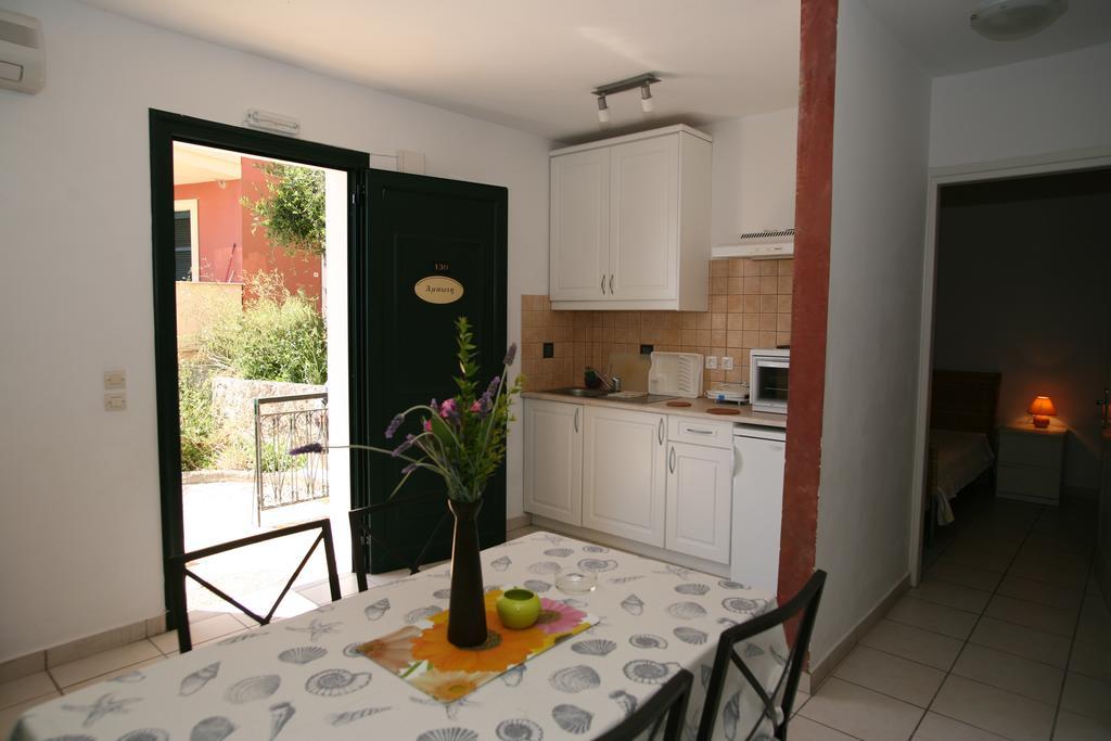 Glyfada Gorgona Apartments Екстер'єр фото