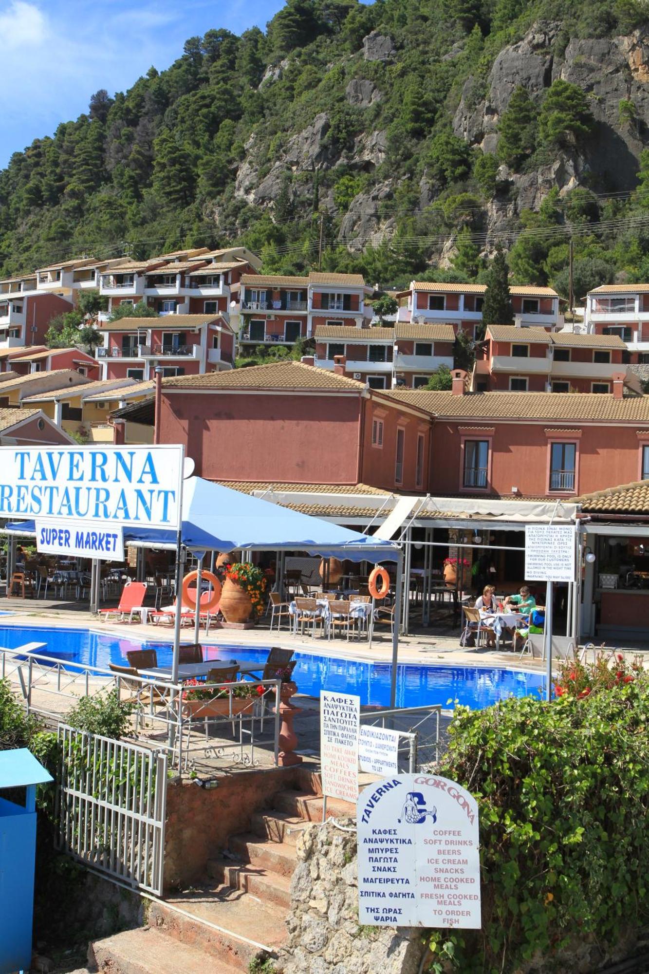 Glyfada Gorgona Apartments Екстер'єр фото