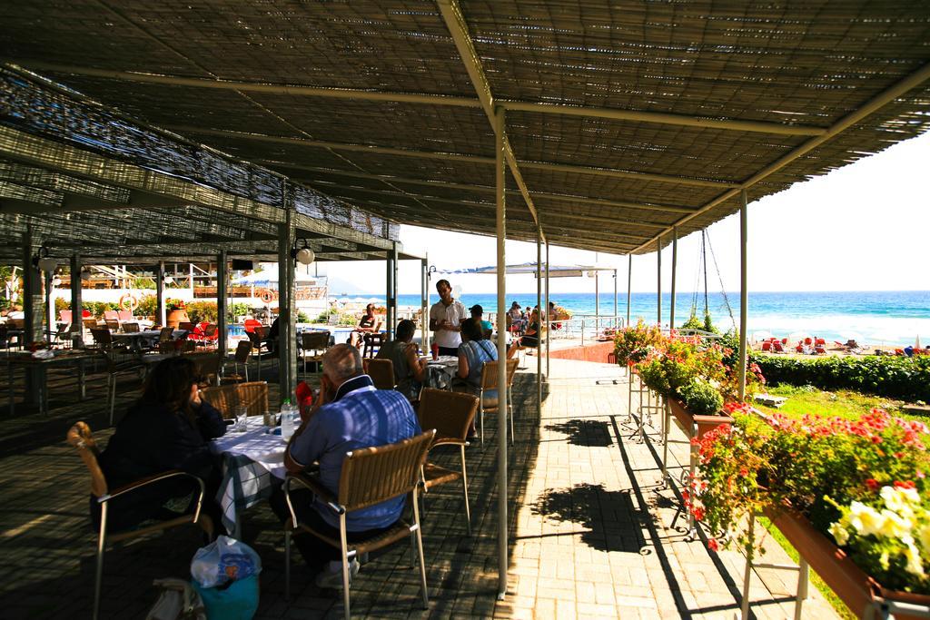 Glyfada Gorgona Apartments Екстер'єр фото