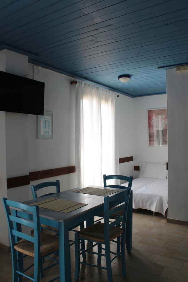 Glyfada Gorgona Apartments Екстер'єр фото